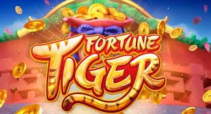 p61 apk iOS Android ဖုန်းနှစ်ခု ဘေးချင်းယှဉ် APP interface Slots Live Casino မြန်မာ